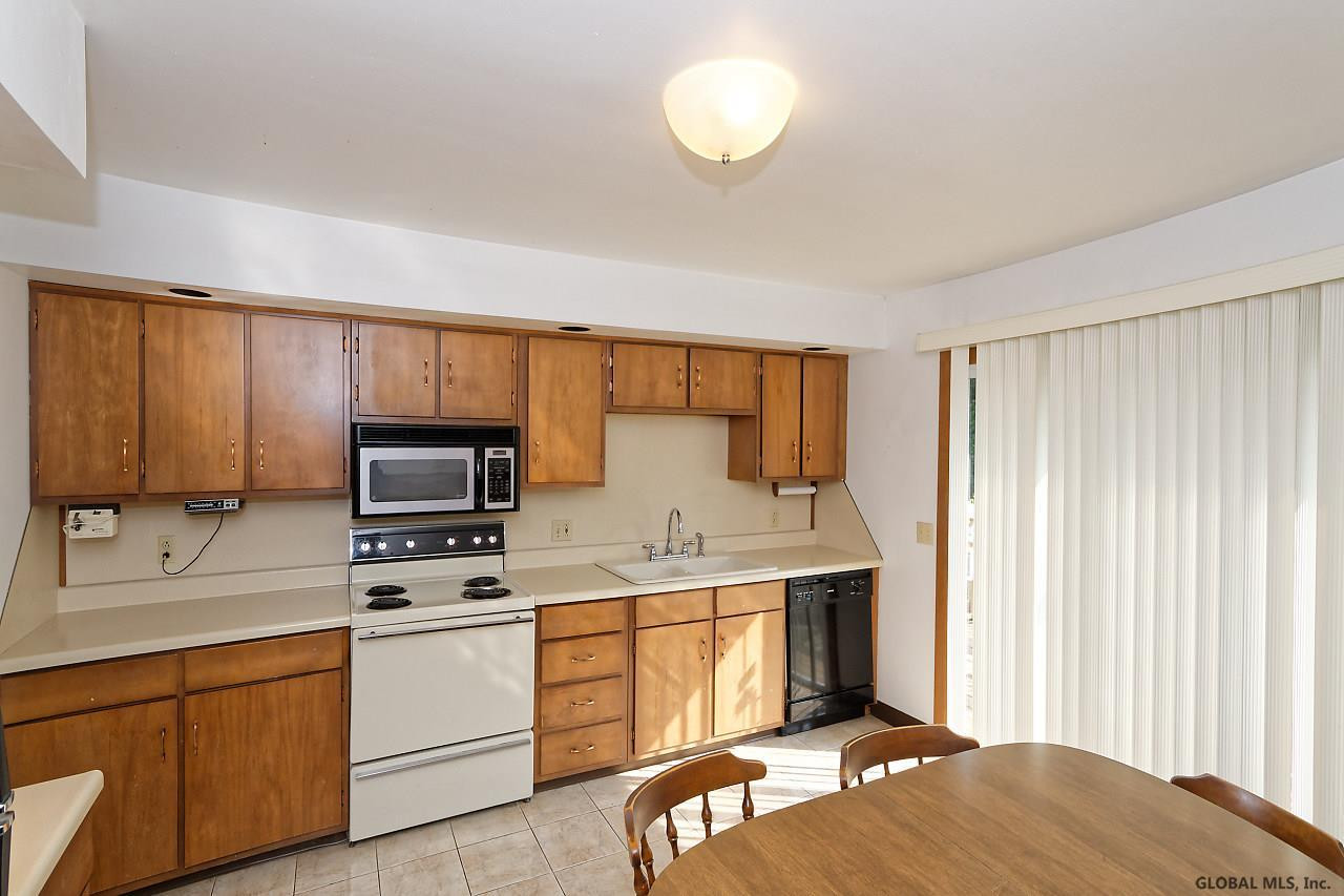 18 Reddy Lane Colonie, NY 12211 - Photo 12 of 40 Photo 12