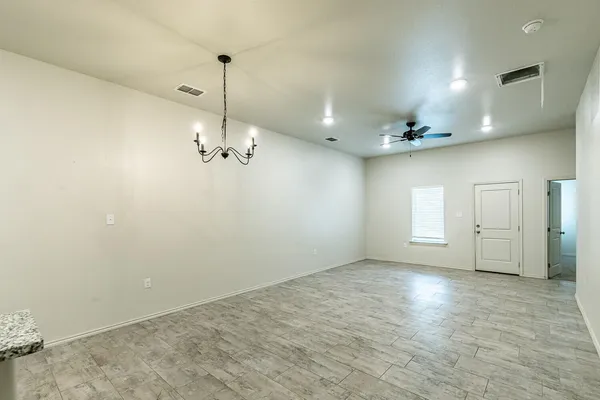 $1,395 | 1136 North 7th Street, Wolfforth, TX 79382