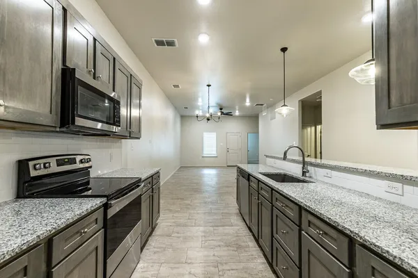 $1,395 | 1136 North 7th Street, Wolfforth, TX 79382