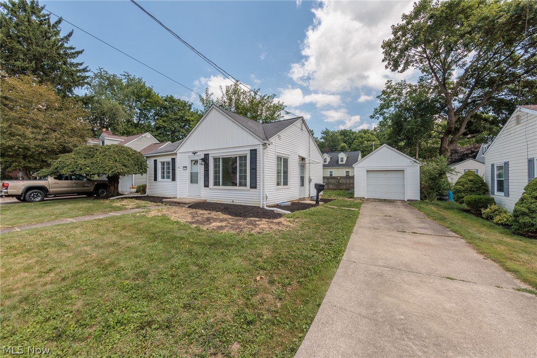 173 Wichita Place Akron, OH 44313 - Photo 2 of 32 Front/Side house