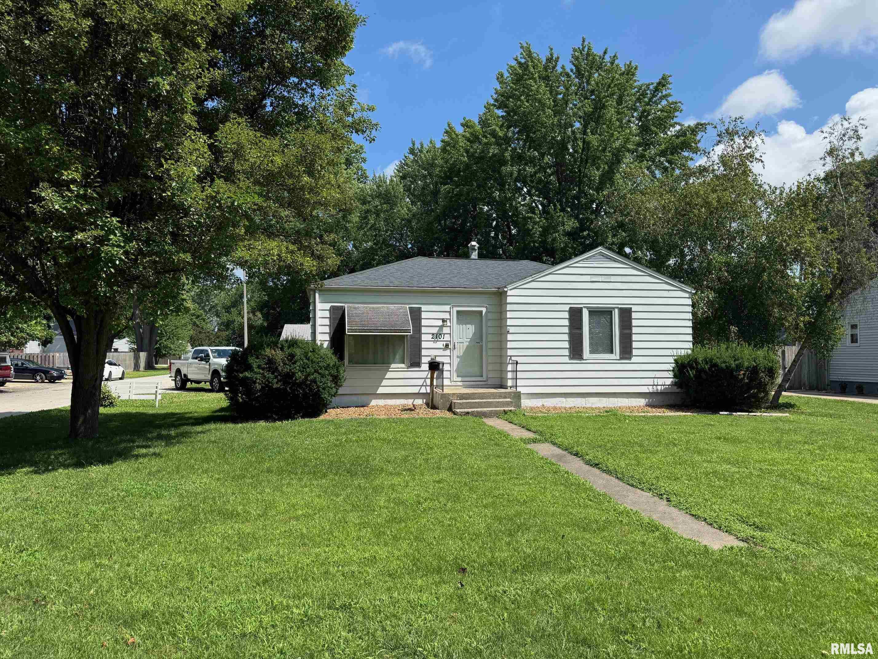 2101 Grant Street Springfield, IL 62703 - Photo 1 of 3