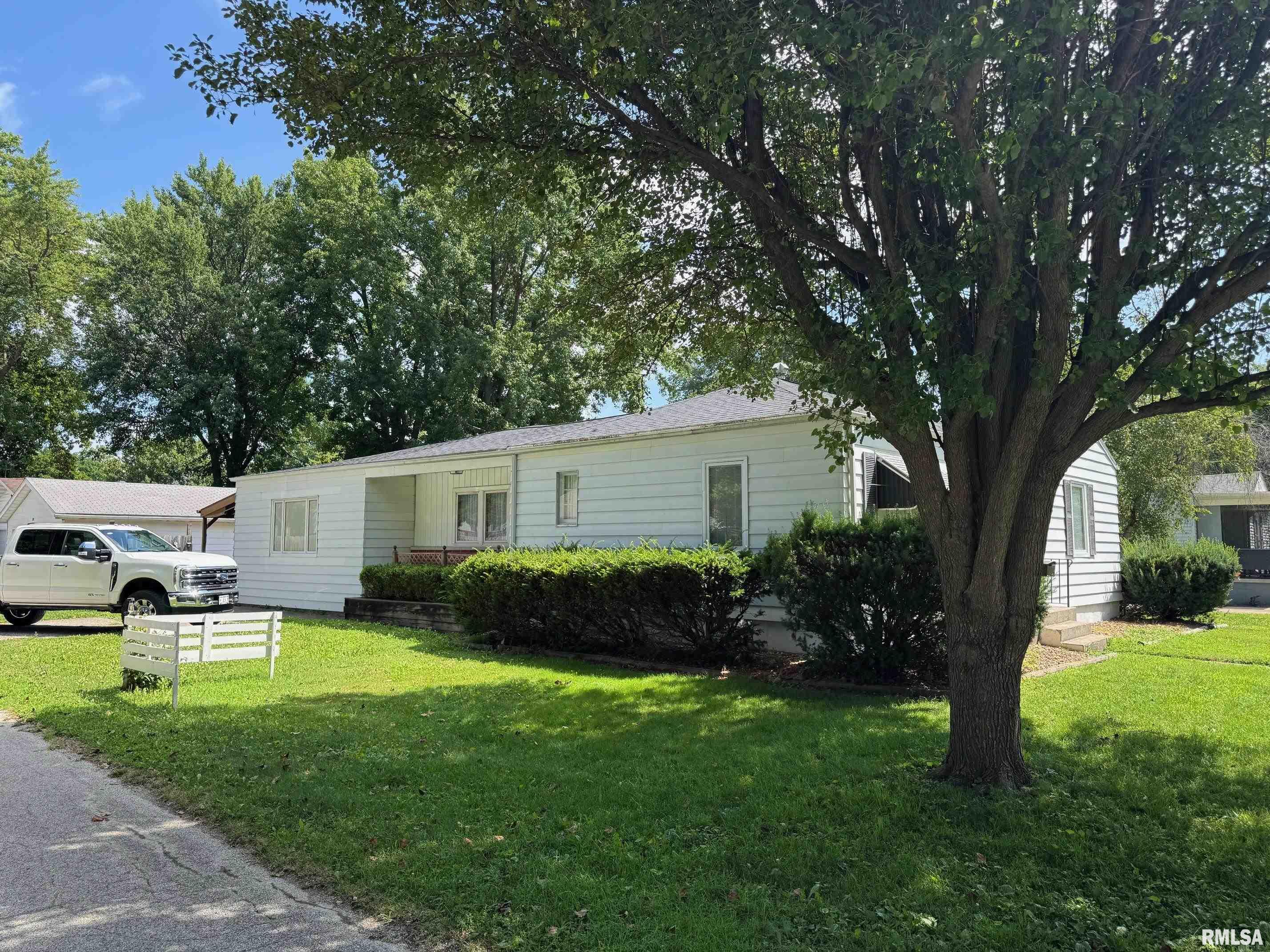 2101 Grant Street Springfield, IL 62703 - Photo 2 of 3