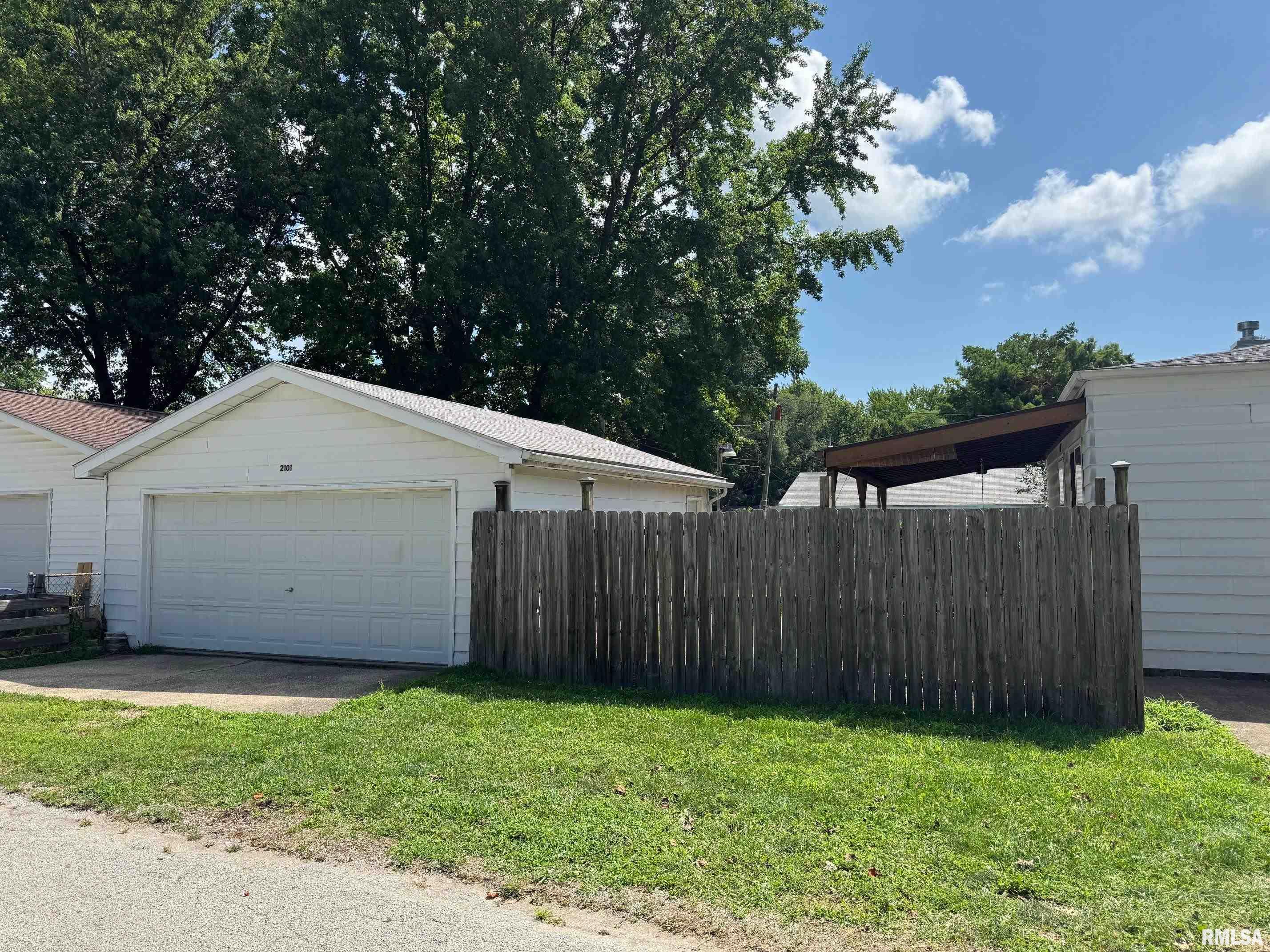 2101 Grant Street Springfield, IL 62703 - Photo 3 of 3