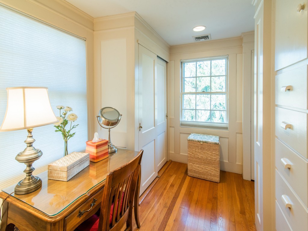 156 Arnold Road Newton, MA 02459 - Photo 13 of 27 Gallery Image 13