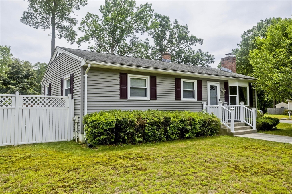 27 Michael Street Springfield, MA 01129 - Photo 2 of 31