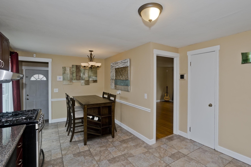 27 Michael Street Springfield, MA 01129 - Photo 8 of 31