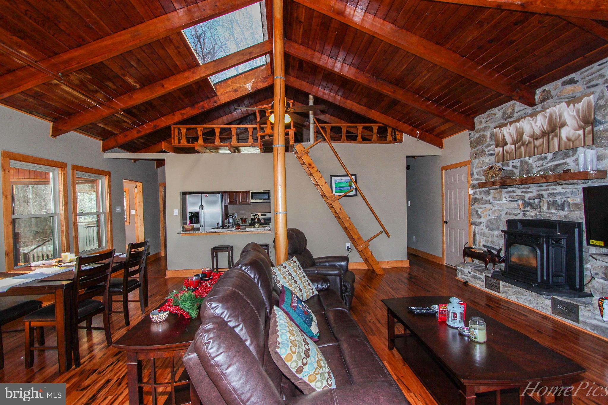 4102 Garfield Road Smithsburg, MD 21783 - Photo 7 of 30 Living Room