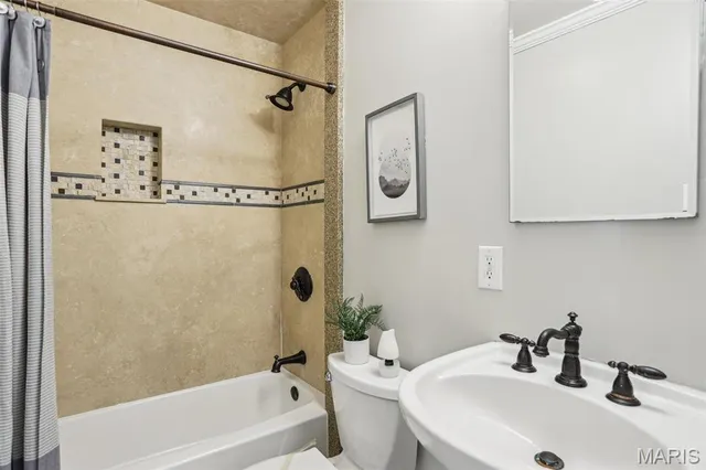 $245,000 | 10560 Crecelius Drive, St. Louis, MO 63123