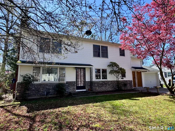 $399,900 | 8 Oakridge Drive, Enfield, CT 06082