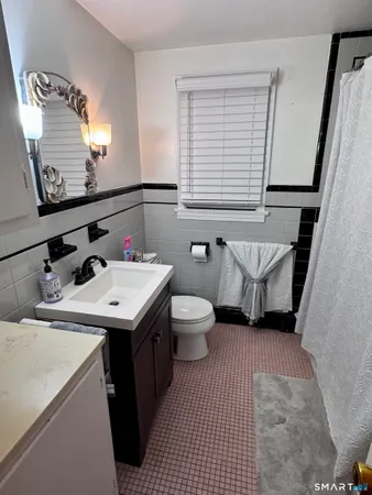 $399,900 | 8 Oakridge Drive, Enfield, CT 06082