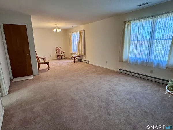 $399,900 | 8 Oakridge Drive, Enfield, CT 06082