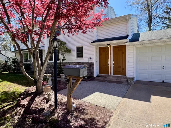 $399,900 | 8 Oakridge Drive, Enfield, CT 06082