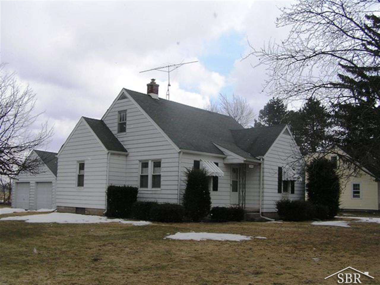 1240 Midland Road Saginaw, MI 48638 - Photo 2 of 28 31185702-1.JPG