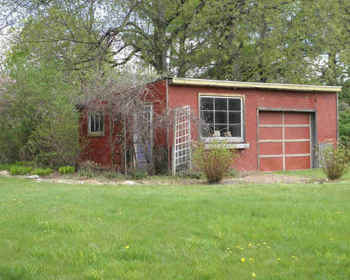 3173 North Linden Road Flint, MI 48504 - Photo 33 of 43 21290274-32.JPG