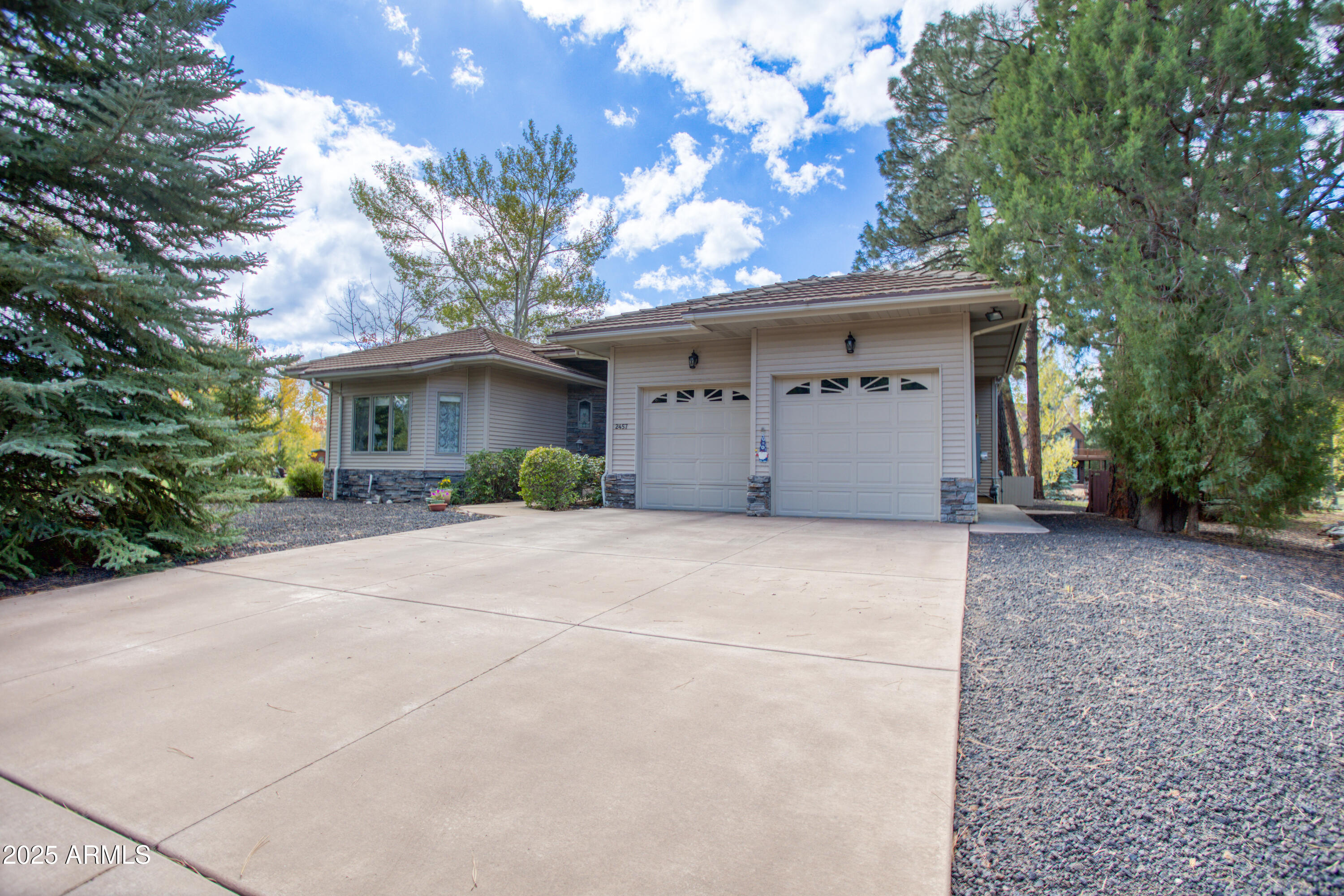 2457 Dragonfly Lane Pinetop-Lakeside, AZ 85929 - Photo 30 of 35 a view of house with outdoor space and a garage