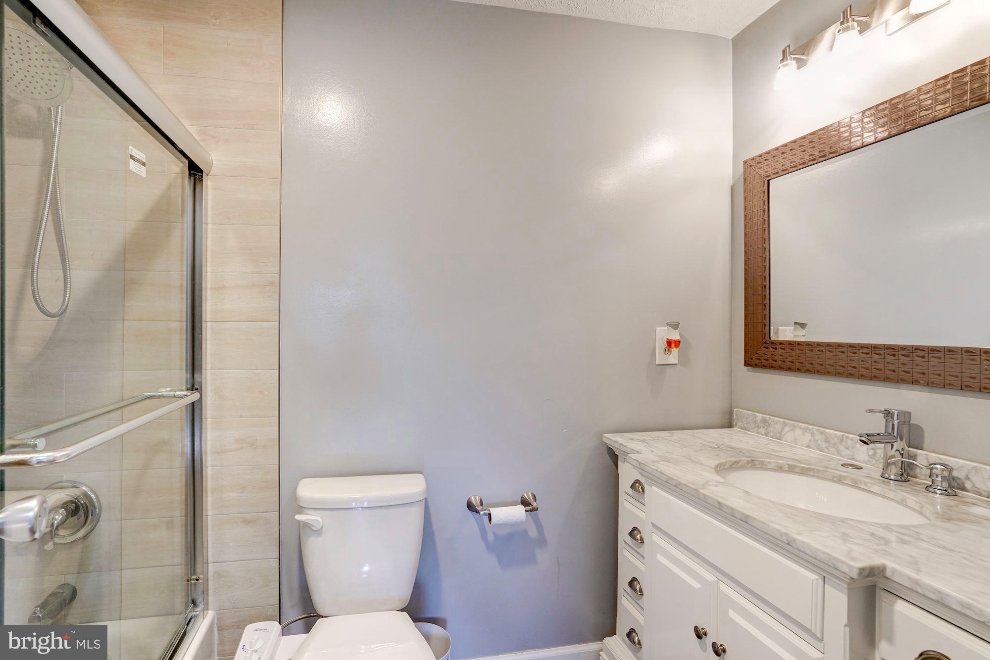 15108 Elk Run Road Chantilly, VA 20151 - Photo 25 of 33 Upper Level Bath