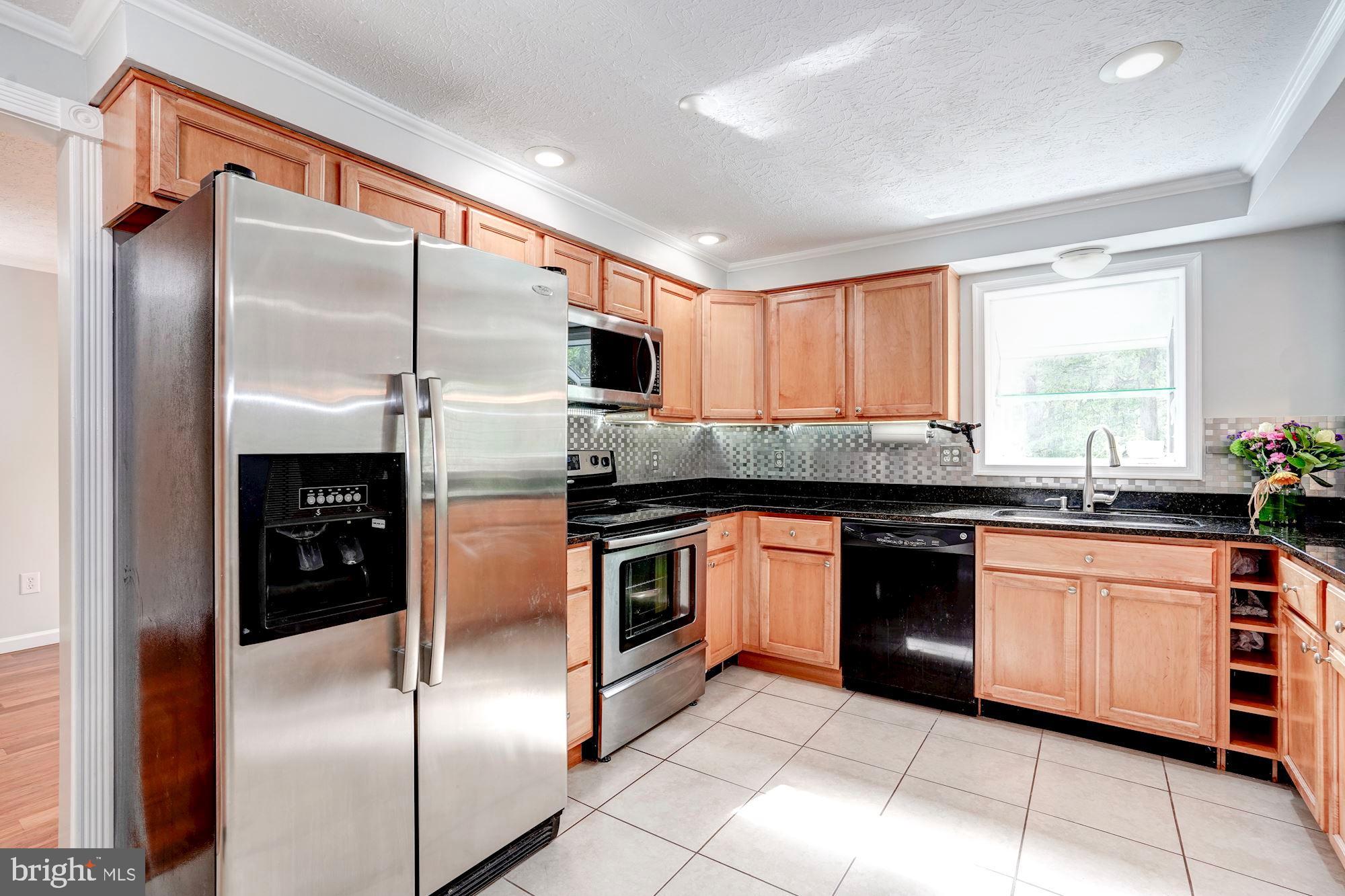 15108 Elk Run Road Chantilly, VA 20151 - Photo 10 of 33 Kitchen to Dinning Room
