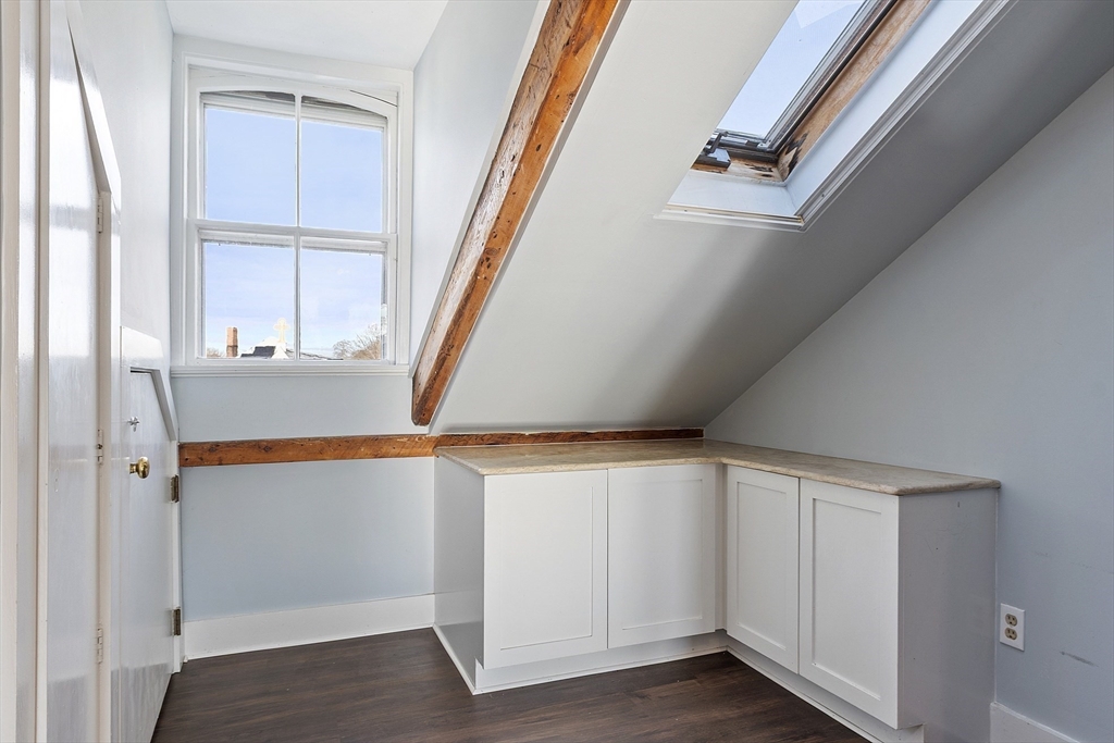 35 Middle Street, Unit 4 Gloucester, MA 01930 - Photo 19 of 28 a view of an entryway
