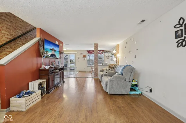 $334,900 | 2411 Lakeshore Court, Lebanon, IN 46052