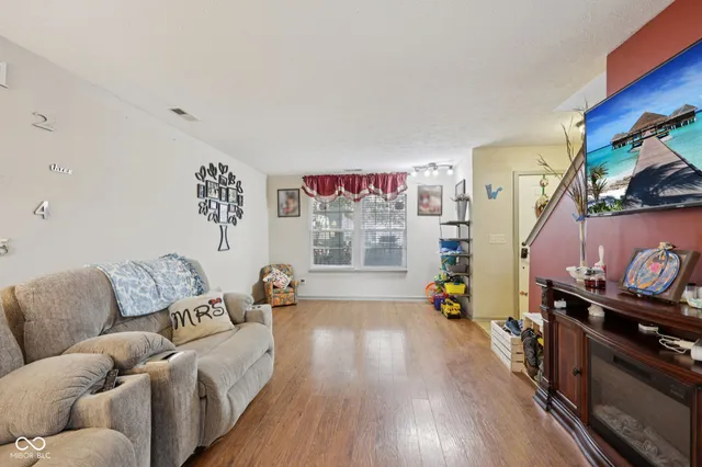 $334,900 | 2411 Lakeshore Court, Lebanon, IN 46052