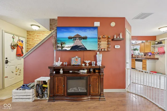 $334,900 | 2411 Lakeshore Court, Lebanon, IN 46052