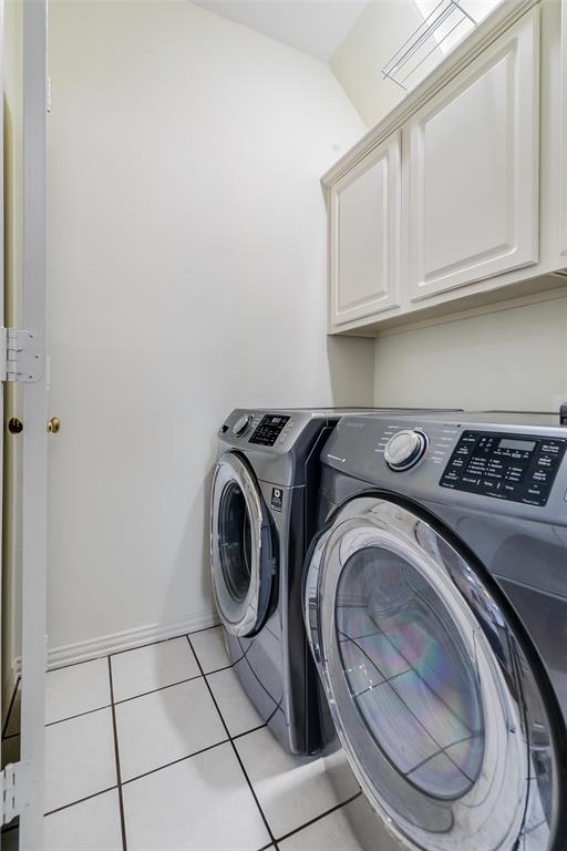 18240 Midway Road, Unit 1004 Dallas, TX 75287 - Photo 13 of 22 a utility room with dryer and washer