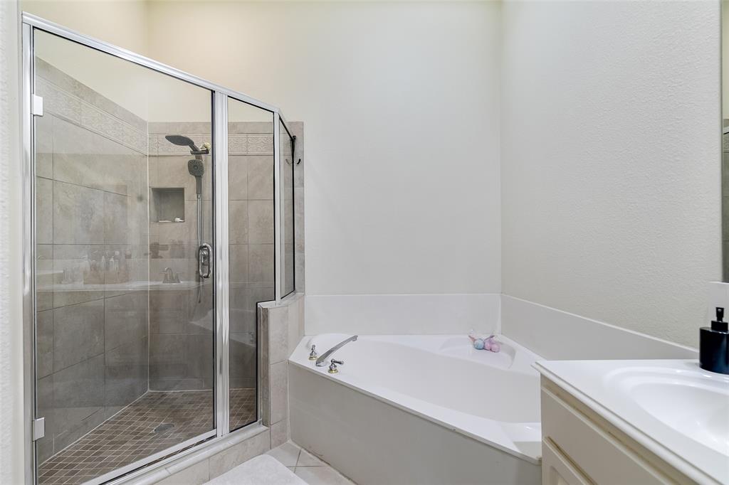18240 Midway Road, Unit 1004 Dallas, TX 75287 - Photo 16 of 22 a bathroom with a bathtub and a sink