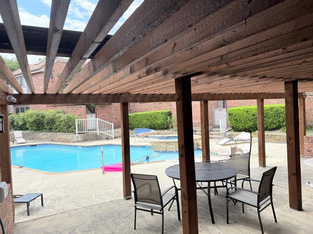 18240 Midway Road, Unit 1004 Dallas, TX 75287 - Photo 23 of 27 a view of a swimming pool and chairs in balcony