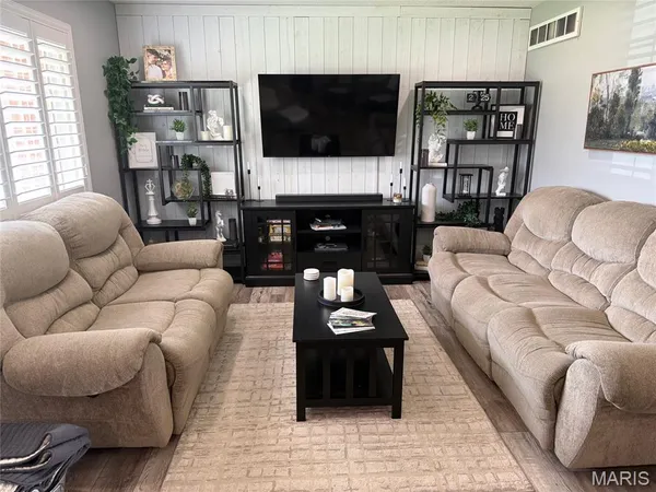 $2,000 | 1662 Herault Place, St. Louis, MO 63125