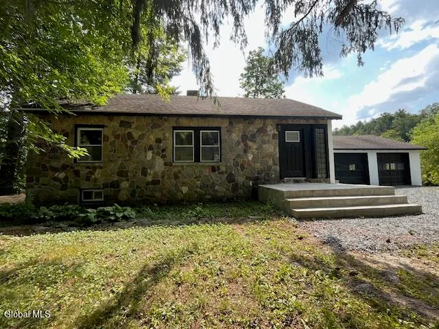 $284,900 | 190 Diamond Hill Road, New Scotland, NY 12054