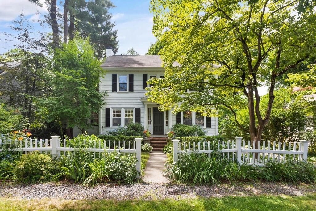 47 Tarleton Road Newton, MA 02459 - Photo 3 of 38