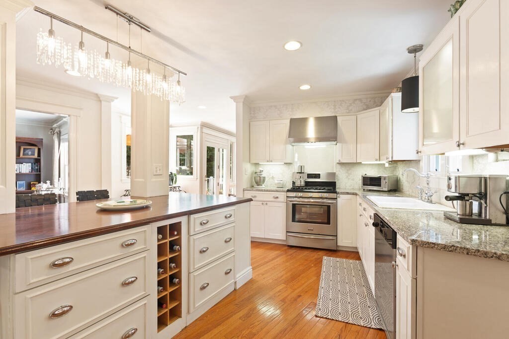 47 Tarleton Road Newton, MA 02459 - Photo 8 of 38