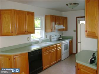5 Harkfort Road Newark, DE 19702 - Photo 4 of 12 Kitchen
