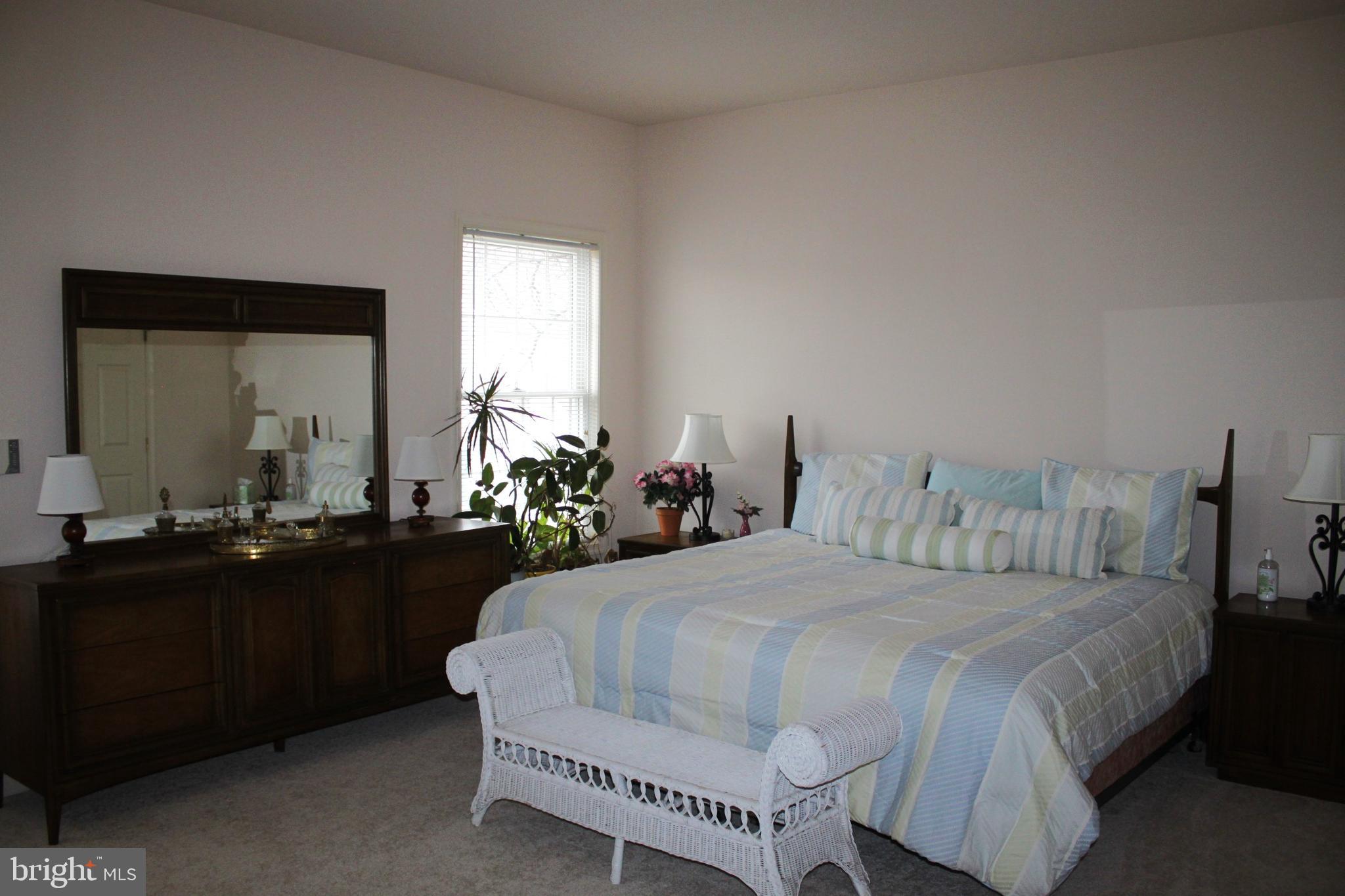 10 Lantern Lane Columbus, NJ 08022 - Photo 15 of 27 Oversized Primary bedroom