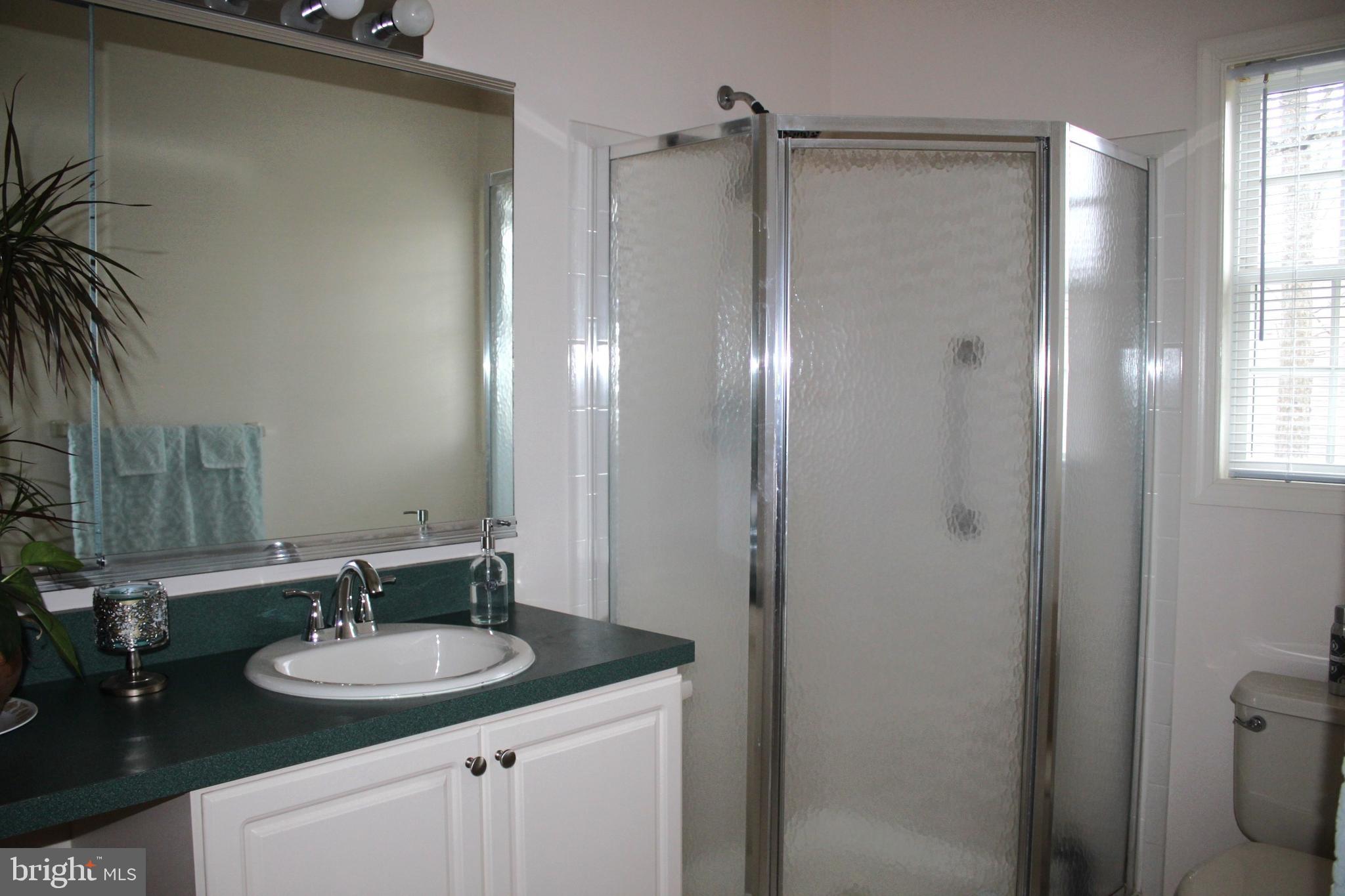 10 Lantern Lane Columbus, NJ 08022 - Photo 19 of 27 Primary Ensuite bath