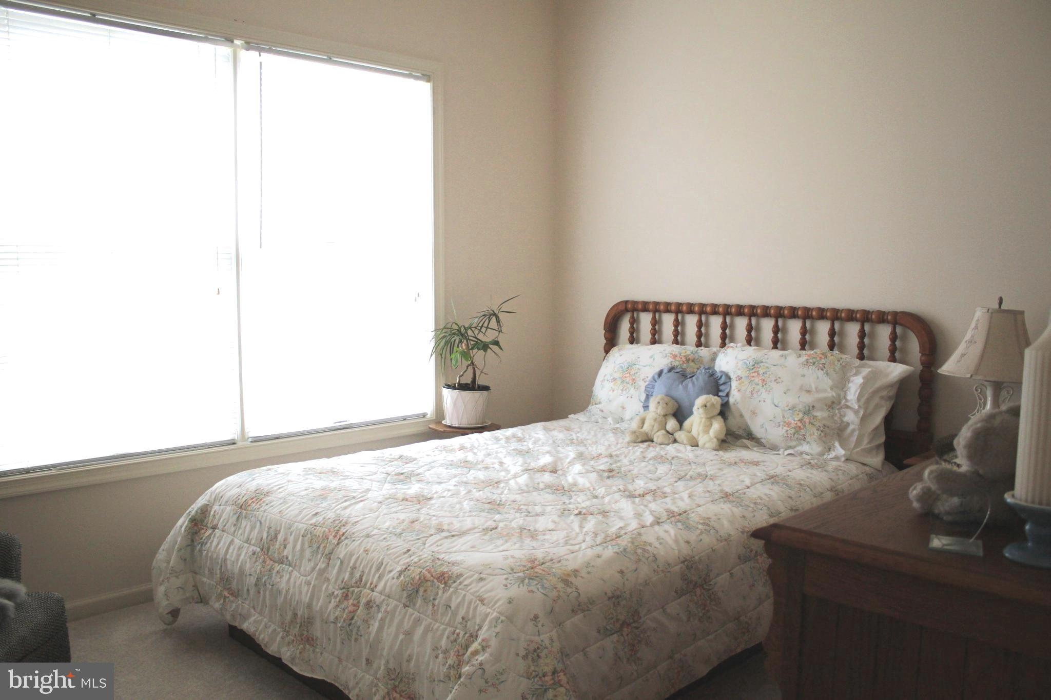 10 Lantern Lane Columbus, NJ 08022 - Photo 20 of 27 Comfortable guest room