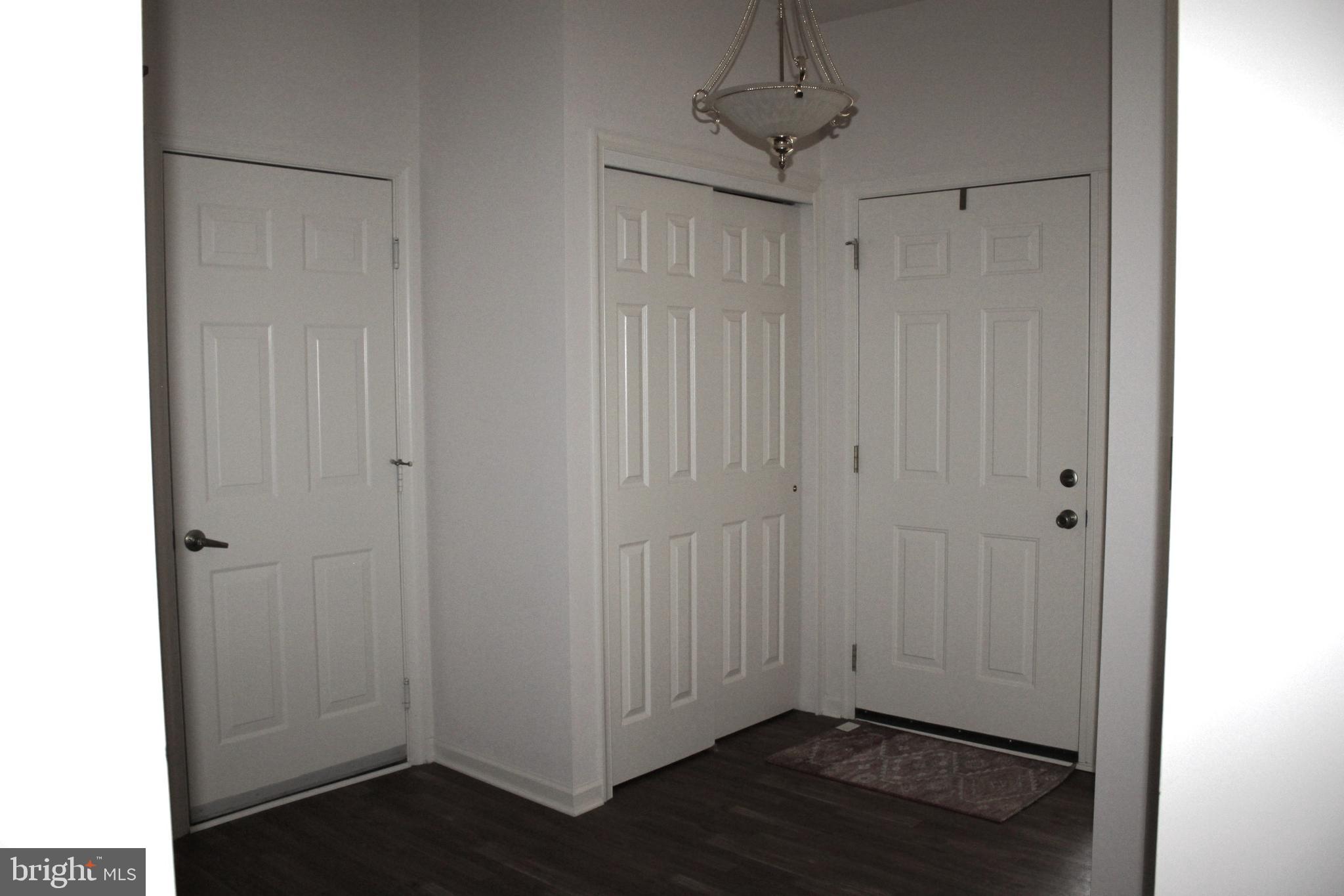 10 Lantern Lane Columbus, NJ 08022 - Photo 2 of 27 Foyer