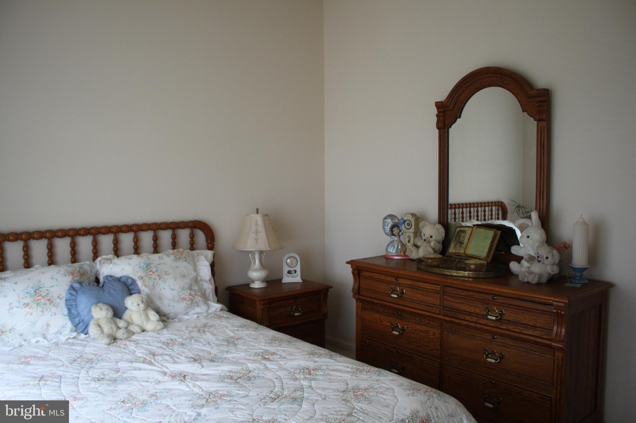 10 Lantern Lane Columbus, NJ 08022 - Photo 21 of 27 Guest room
