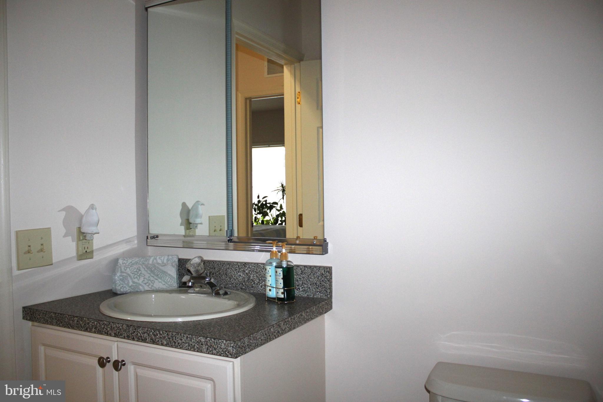 10 Lantern Lane Columbus, NJ 08022 - Photo 23 of 27 Guest bath