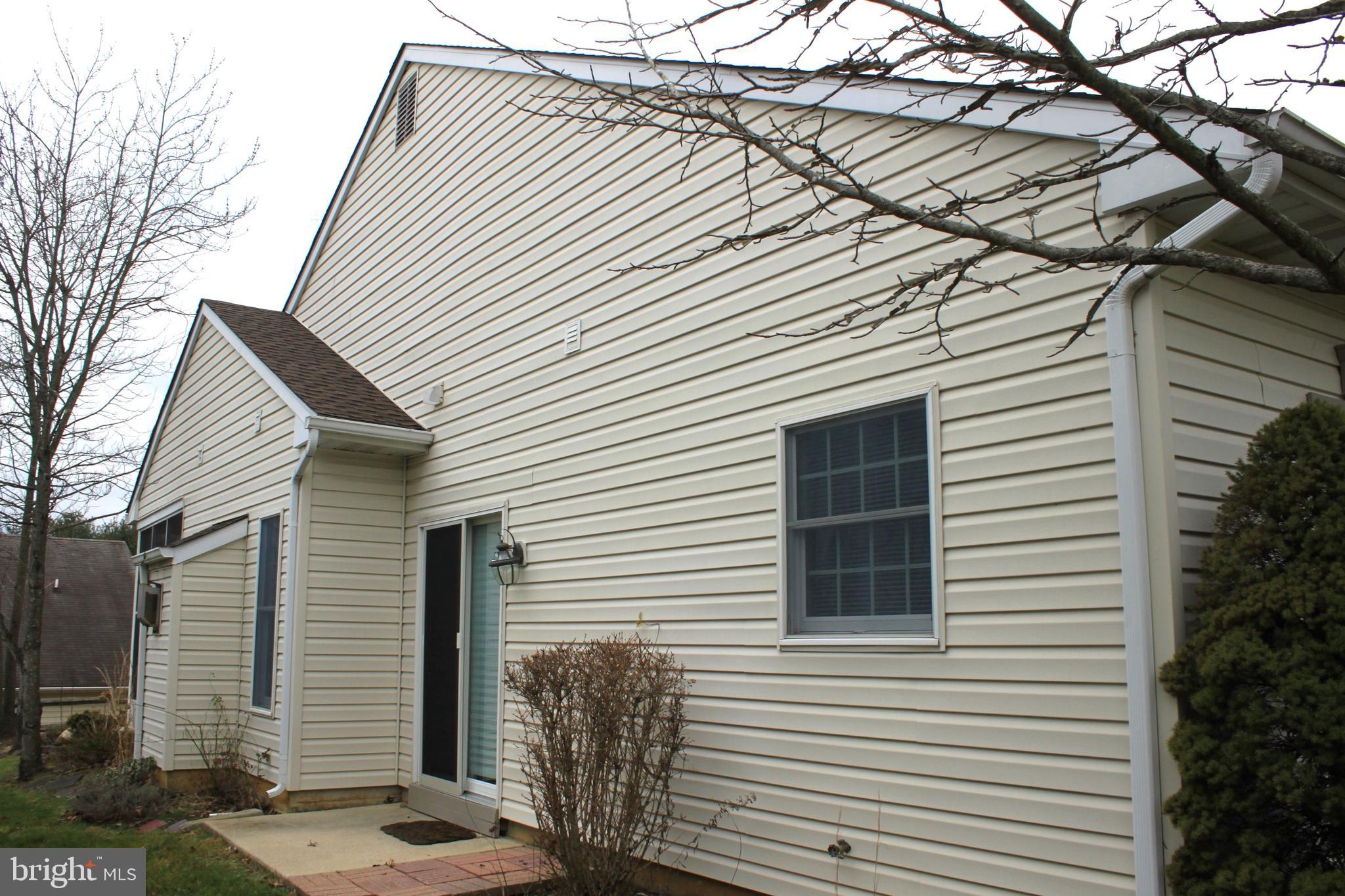 10 Lantern Lane Columbus, NJ 08022 - Photo 24 of 27 Exterior side