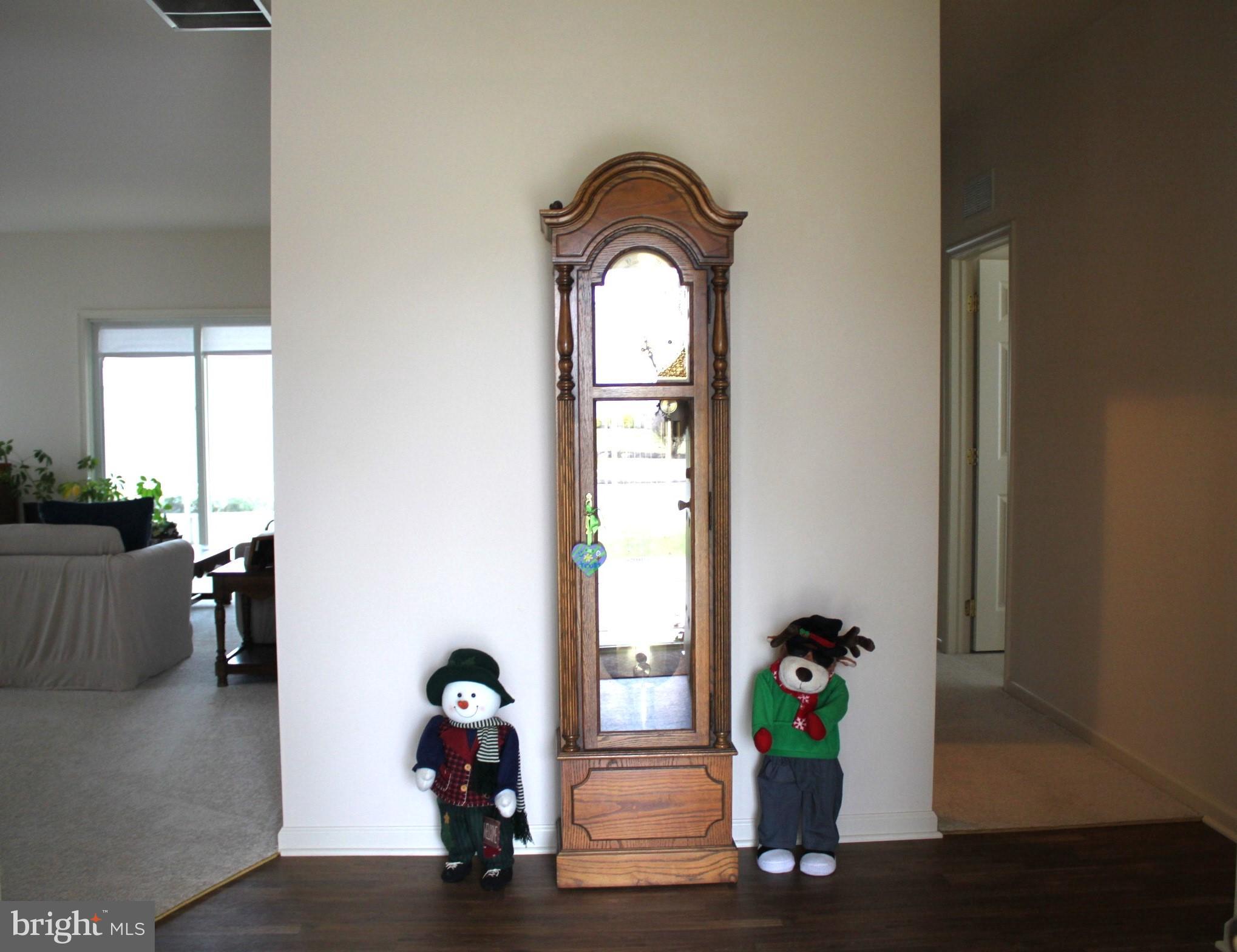 10 Lantern Lane Columbus, NJ 08022 - Photo 3 of 27 Foyer