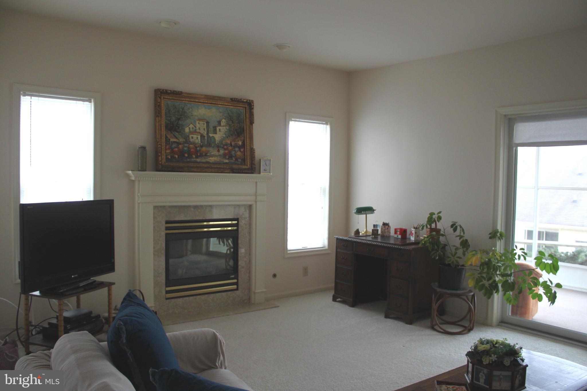 10 Lantern Lane Columbus, NJ 08022 - Photo 7 of 27 Great entertaining spaces