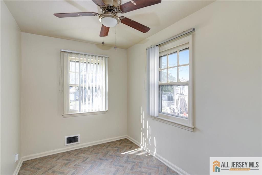 427 Crows Mill Road Fords, NJ 08863 - Photo 4 of 13 Gallery Image 4