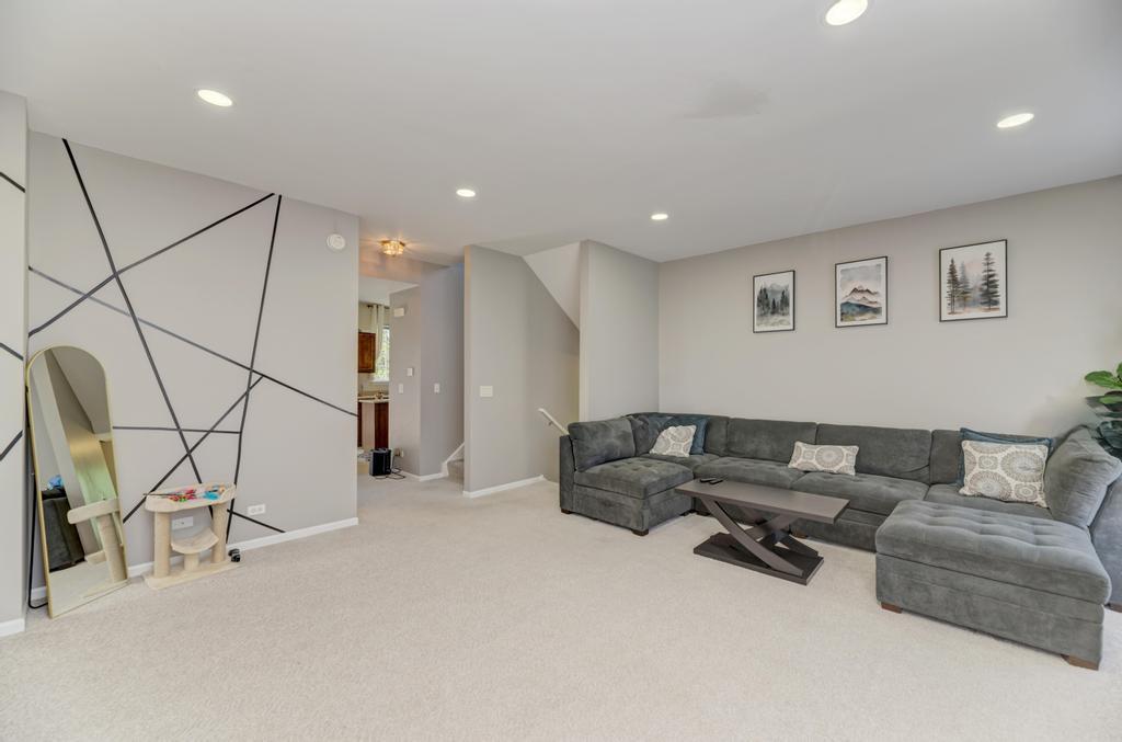 567 Declaration Lane Aurora, IL 60502 - Photo 6 of 25
