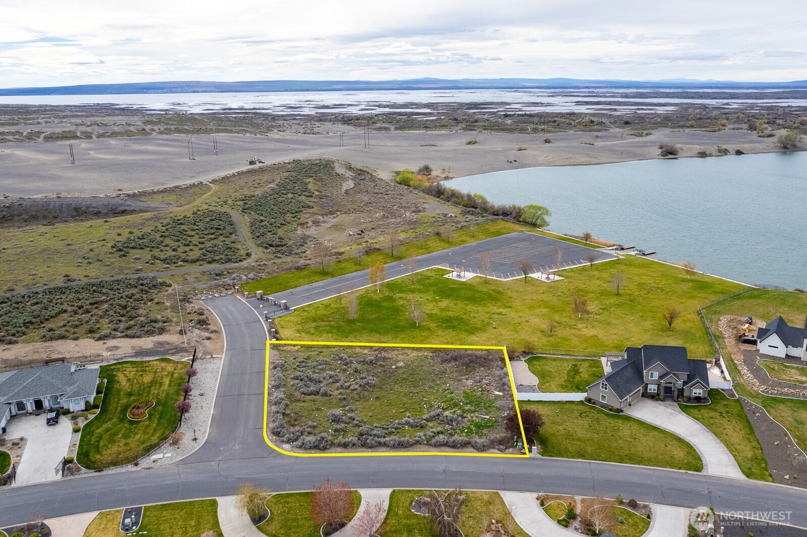 7741 Dune Lake Road Southeast Moses Lake, WA 98837 - Photo 3 of 17