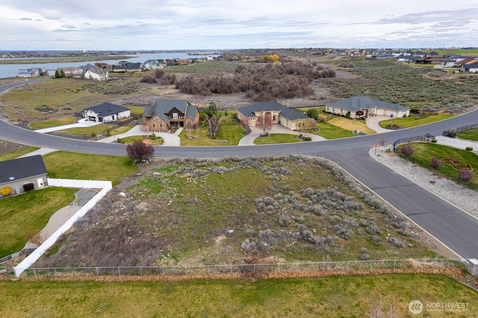 7741 Dune Lake Road Southeast Moses Lake, WA 98837 - Photo 5 of 17
