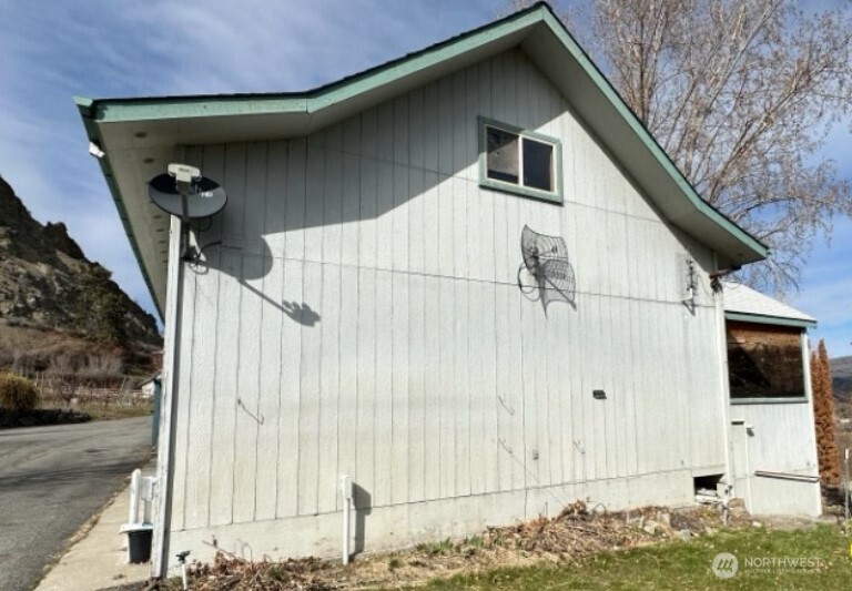 193 Golden Road Oroville, WA 98844 - Photo 16 of 38