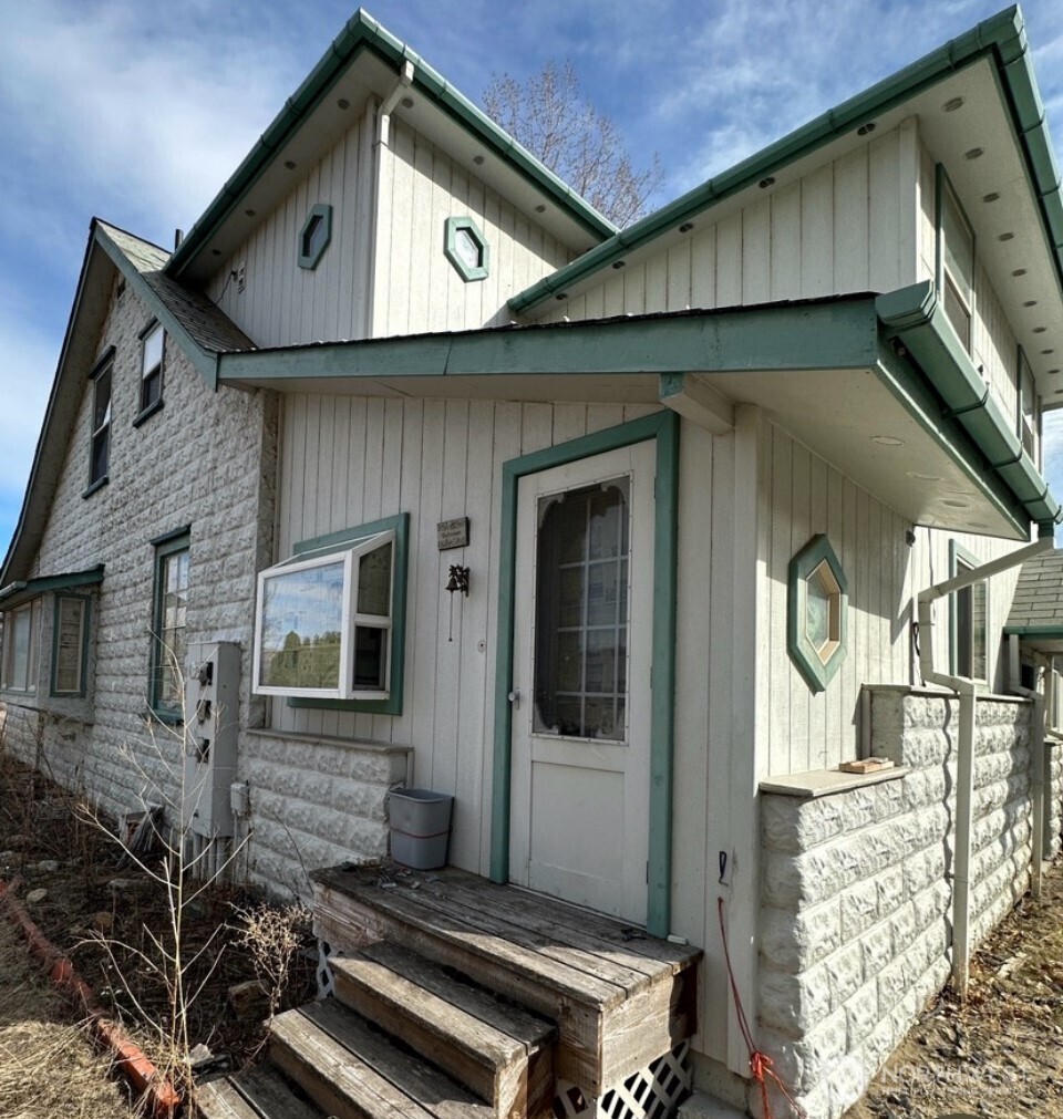 193 Golden Road Oroville, WA 98844 - Photo 2 of 38