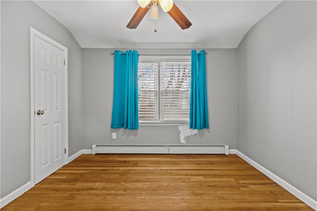 17 Phillips Avenue Middletown, RI 02842 - Photo 11 of 27