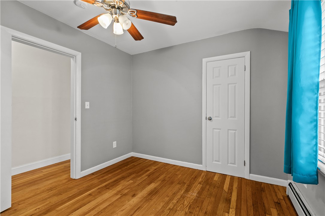 17 Phillips Avenue Middletown, RI 02842 - Photo 12 of 27